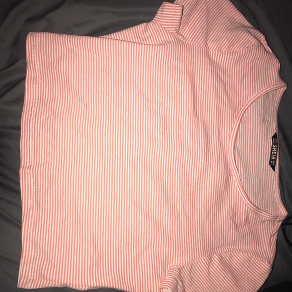 A Short Sleeve Cropped Tee